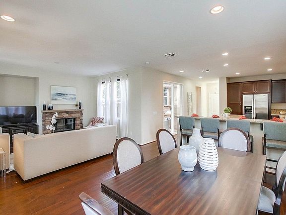 5th image of 8379 Parkside Cres
