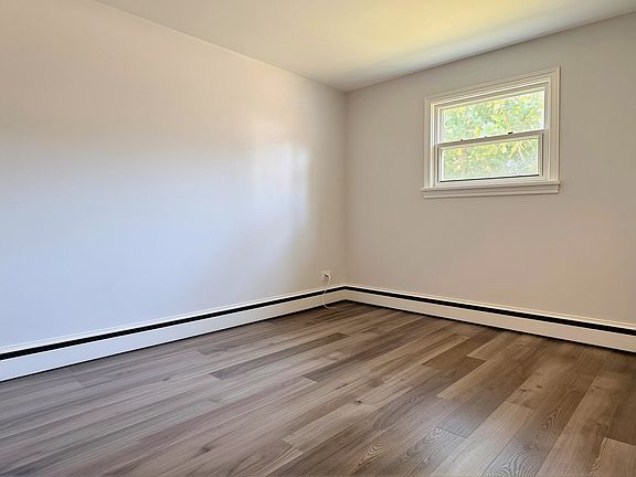 5th image of 537 Confederation St #1