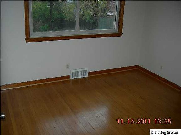 3rd image of 1097 Forest View Dr