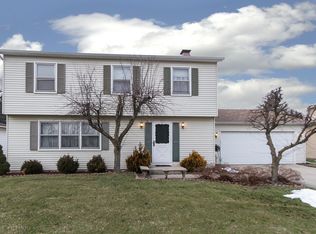 1610 Sheffield Dr, Elgin, IL 60123