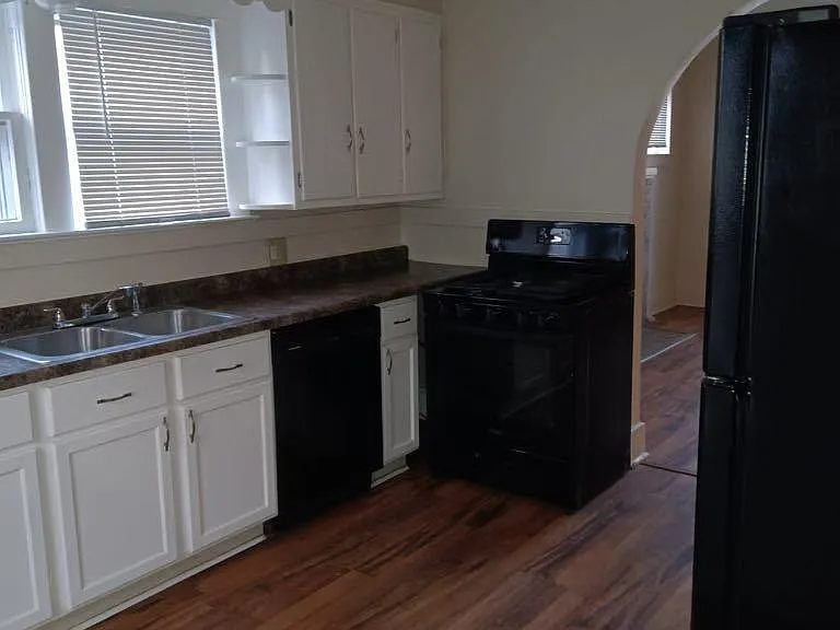 1437 N Water St — Photo 7