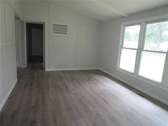 5th image of 208 S Vollintine Ave