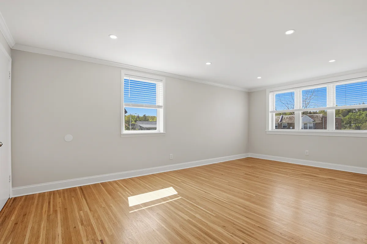 Building Photo - 23 Windsor Rd #B