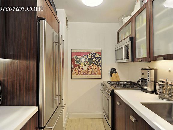 3rd image of 212 E 47th St APT 18D