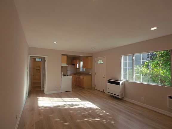 3rd image of 6431 Primrose Ave APT 1
