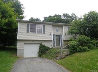 27 Holly Hill Dr, Wingdale, NY 12594