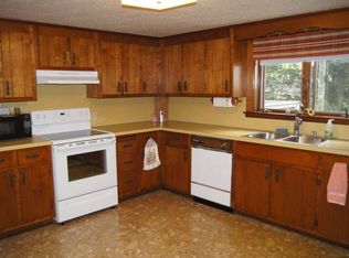 4 Northbridge Rd, Mendon, MA 01756