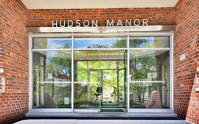 Sold by REMAX Distinguished Homes | media 26