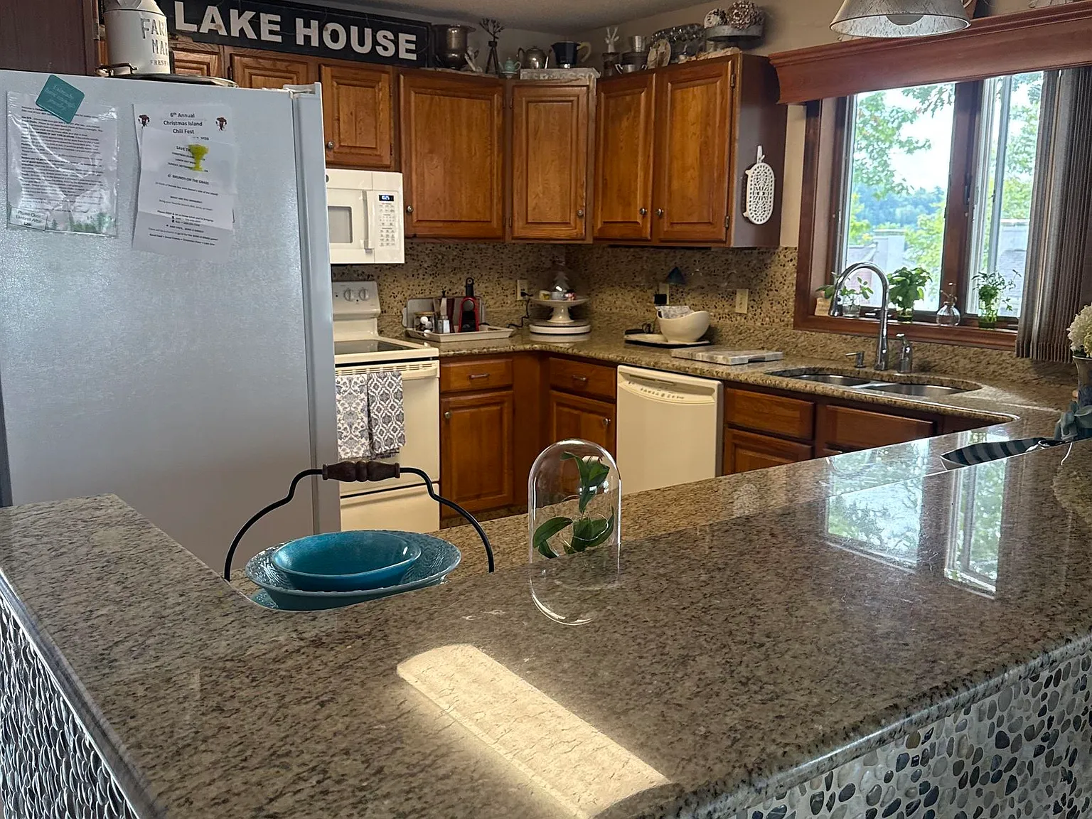 2 bed, 2.5 bath, 2328 sqft, $2,400 — Photo 3