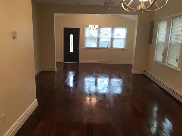 19027 118th Rd, Saint Albans, NY 11412