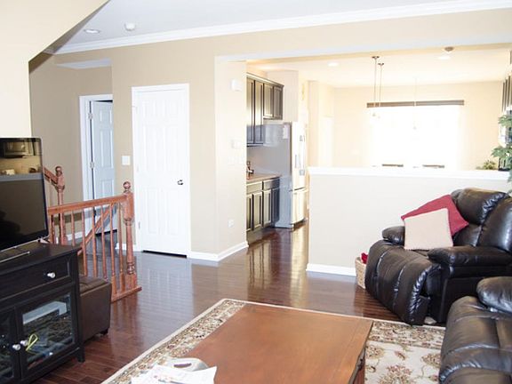 5th image of 2506 Dunraven Ave