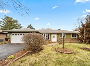 1031 Johnston Dr, Aurora, IL 60506