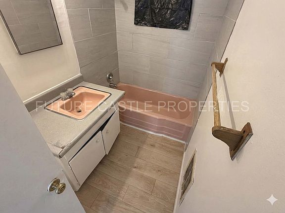 5th image of 310 La Veta Dr NE #A