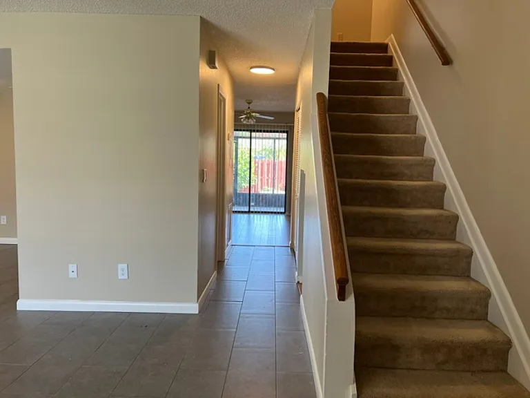 1514 Manor Dr NE — Photo 21