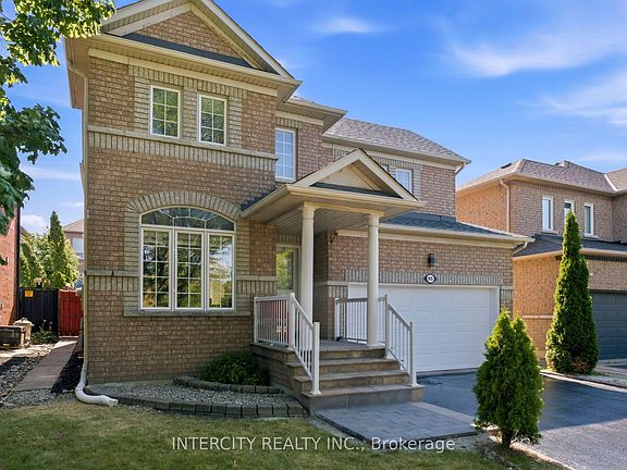 2nd image of 93 Chalone Cres