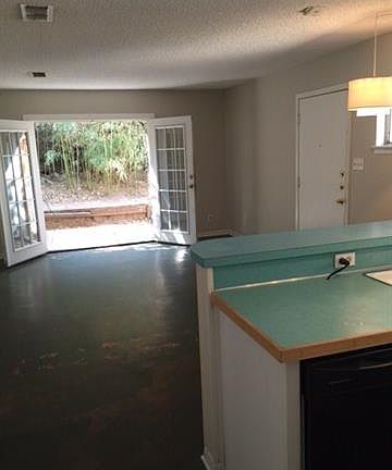 2nd image of 805 Terrell Hill Dr #B