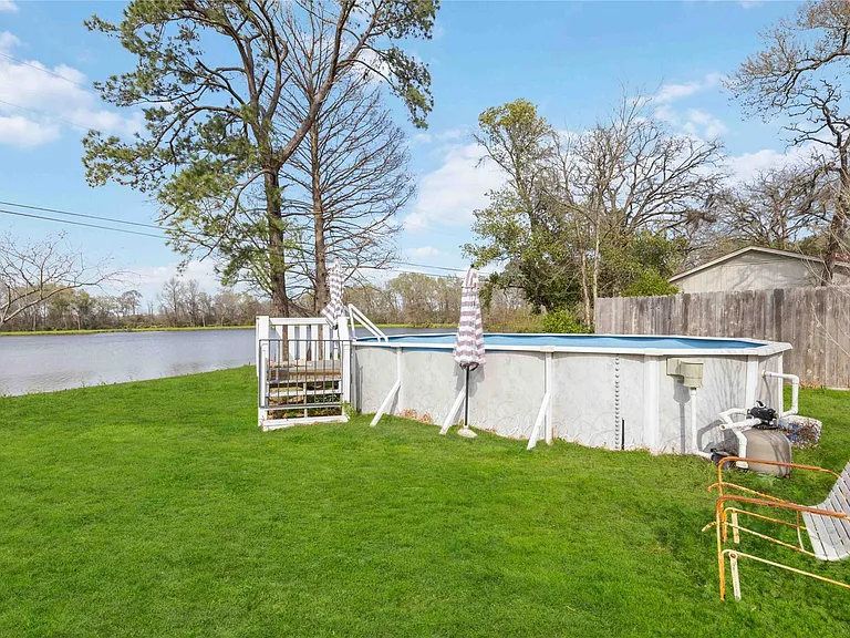 911 Brook Forest Dr — Photo 30