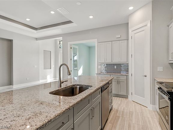 4th image of 909 SW 28th Terrace Cpe