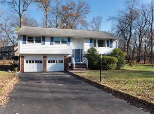 15 Blue Hills Ter, Green Brook, NJ