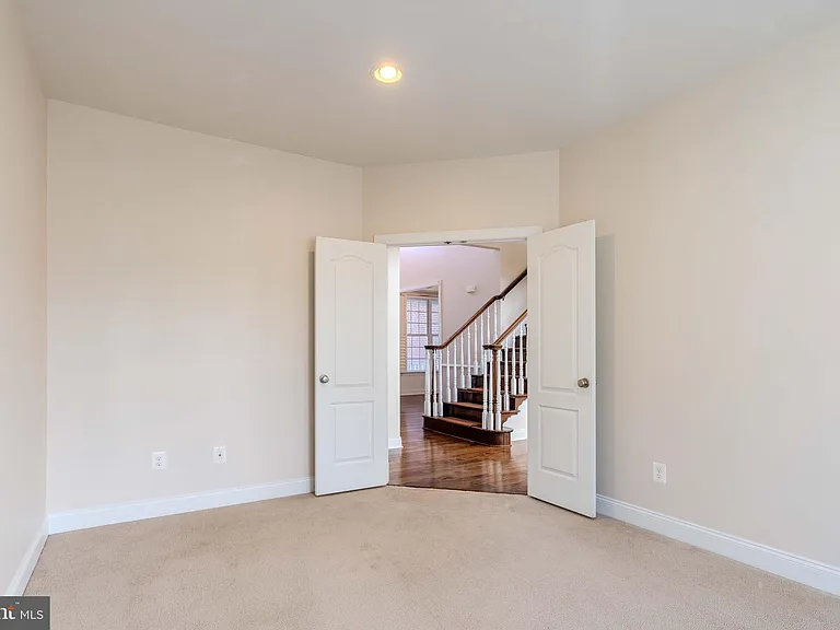 15316 Admiral Baker Cir — Photo 38