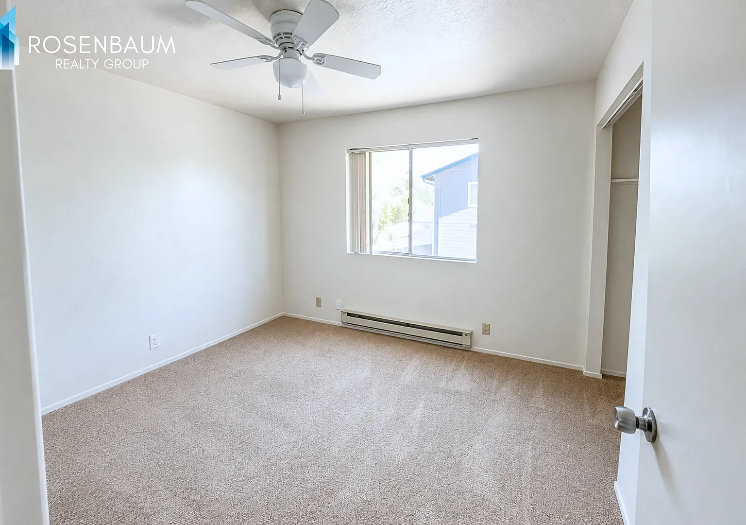 Cozy Upstairs 2-Bedroom Apartment with Shared Fenced Yard — Photo 4