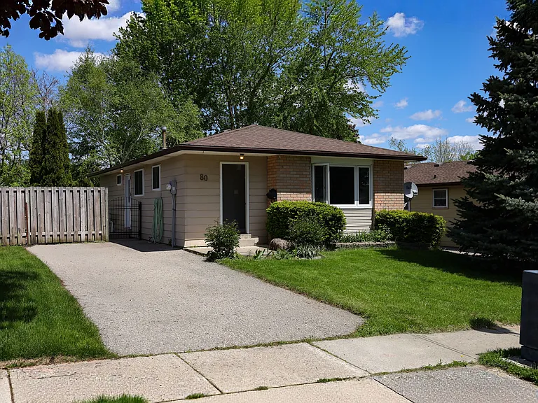 80 Kipling Cres — Photo 1