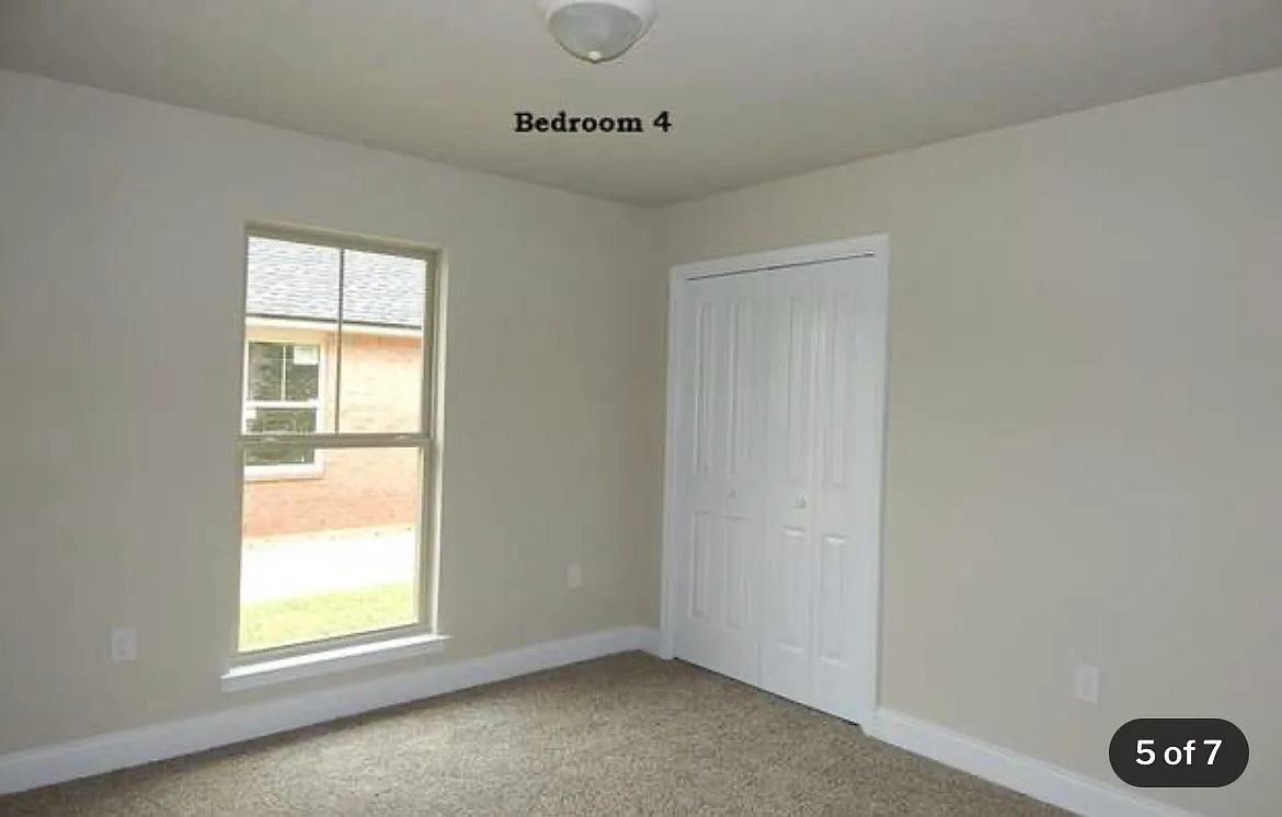 4 bed, 2207 sqft, $2,300 — Photo 2