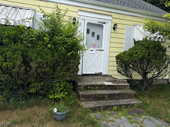 2nd image of 304 Goffle Rd