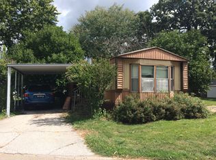 8 Richard Dr, Urbana, IL 61802
