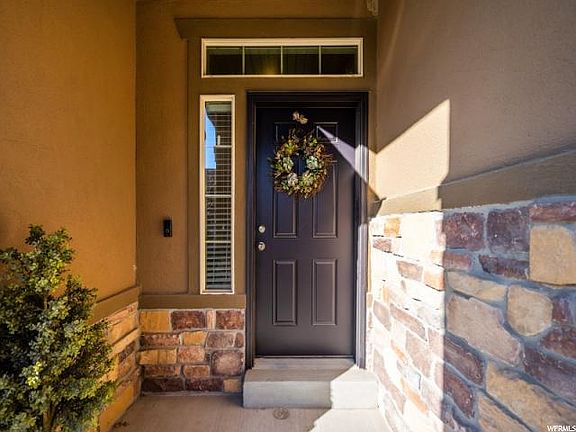 3rd image of 1627 N Venetian Way
