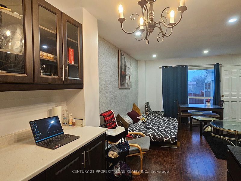 Brampton House for rent - 3 Bedrooms — photo 7