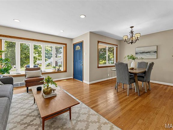 3rd image of 219 Sunningwell Dr