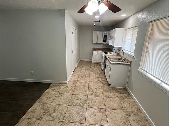 4th image of 605 Meadowlake Dr