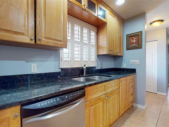 5th image of 4714 W Beaumont St