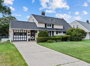 100 Stonecutter Rd, Levittown, NY 11756