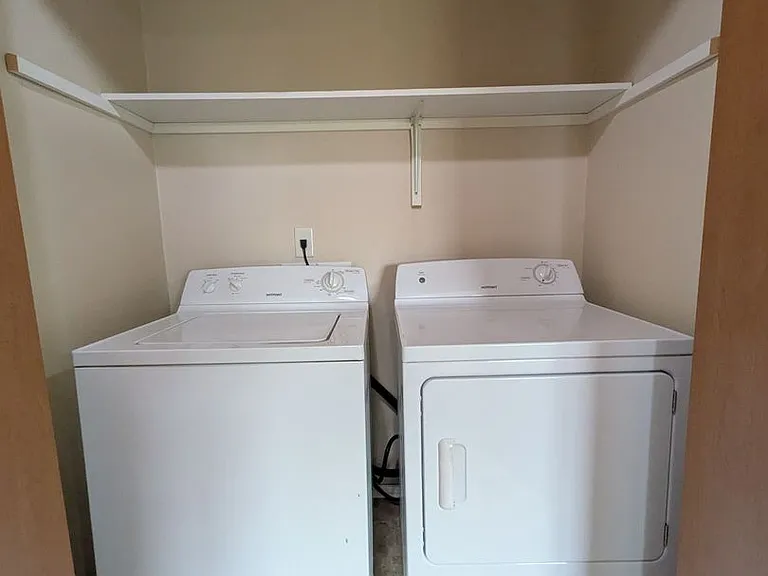 Wellesley Park Apartments — Photo 27