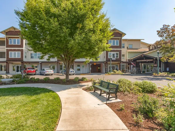 943 Mountain Meadows Cir, Ashland, OR 97520