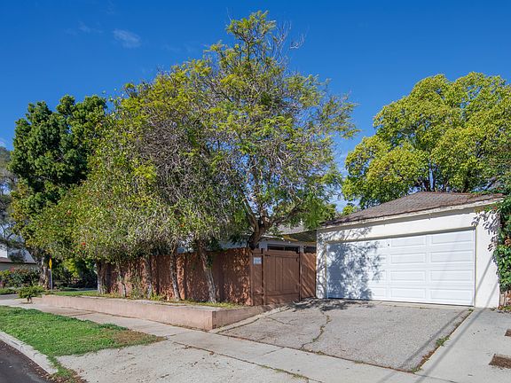3rd image of 3388 Rosewood Ave