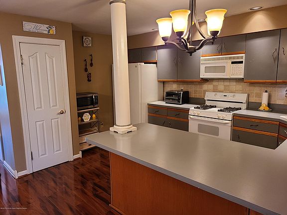 5th image of 18 Forest Garden Drive