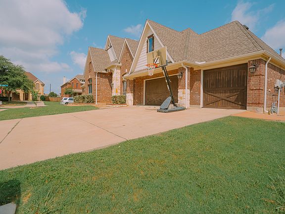 2nd image of 3240 Paseo