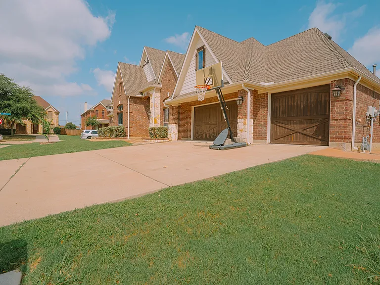 3240 Paseo — Photo 2