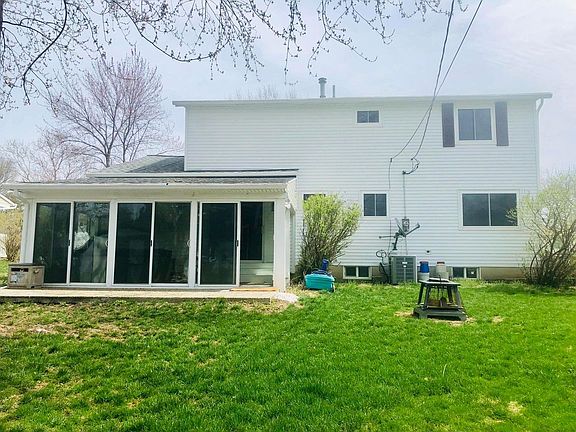 3rd image of 1357 Crestview St