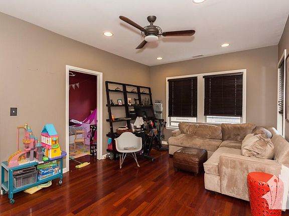 3rd image of 1366 W Greenleaf Ave #3S555