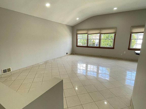4th image of 182 Merrill Ave #2L