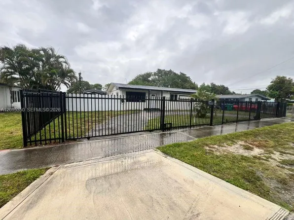 3221 NW 182nd St, Miami Gardens, FL 33056