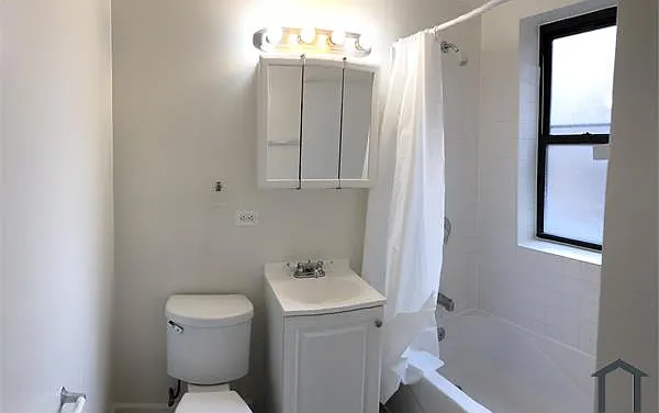 3 bed, 1250 sqft, $2,300 — Photo 3