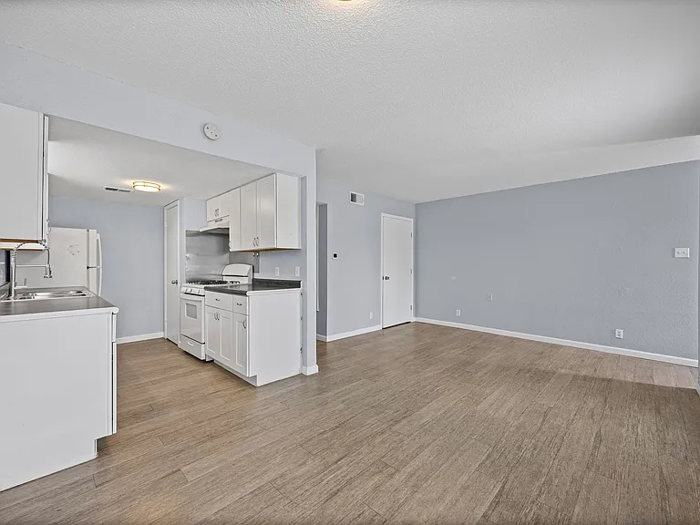 2615 Ektom Dr — Photo 9