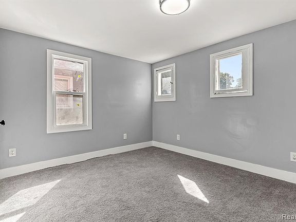 5th image of 5298 Haverhill St