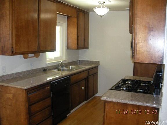 2nd image of 2020 Bowling Green Dr