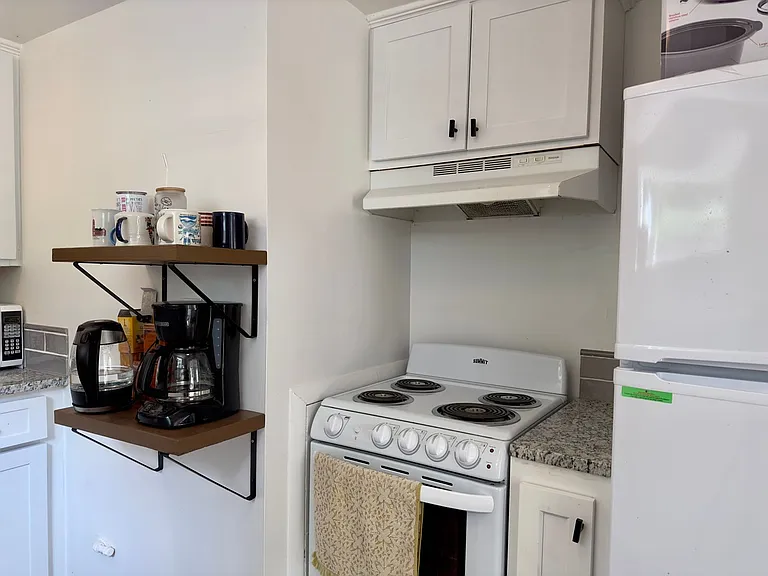 104 Stratford Ct — Photo 7